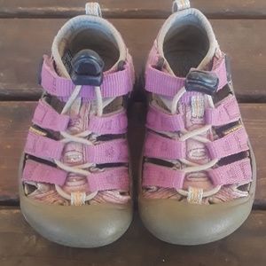Purplish pink keens